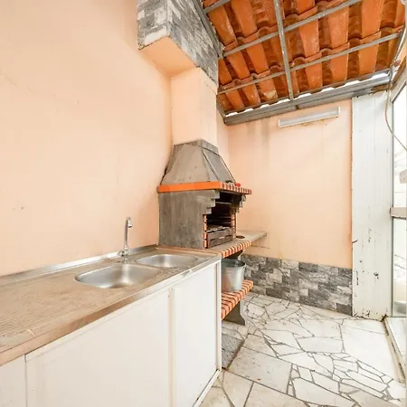 Vendégház Guestready - Superb House With A Garden & Patio Charneca