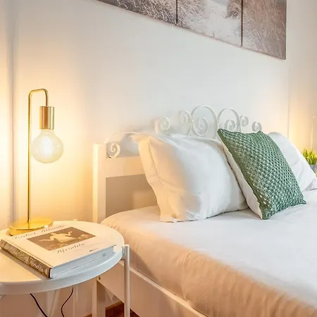 Vendégház Guestready - Superb House With A Garden & Patio 3*