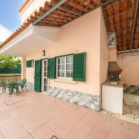 Guestready - Superb House With A Garden & Patio Vendégház Charneca