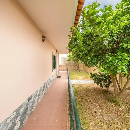 Vendégház Guestready - Superb House With A Garden & Patio 3*