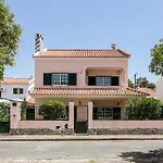 بيت ضيافة Guestready - Superb House With A Garden & Patio 3*
