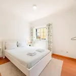 Guestready - Superb House With A Garden & Patio
