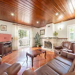 Guestready - Superb House With A Garden & Patio シャルネカ