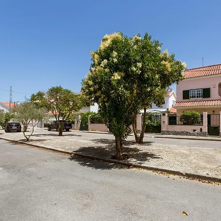 Joivy Superb House With Garden And Patio Holiday home