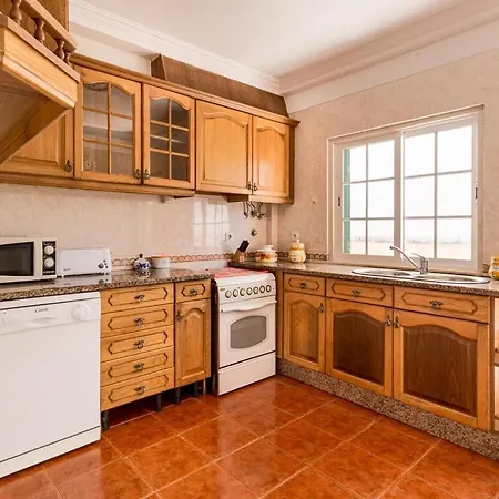 게스트하우스 Guestready - Superb House With A Garden & Patio 차르네카