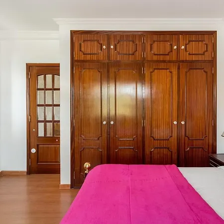 Casa de hóspedes Guestready - Superb House With A Garden & Patio Charneca (Setubal)