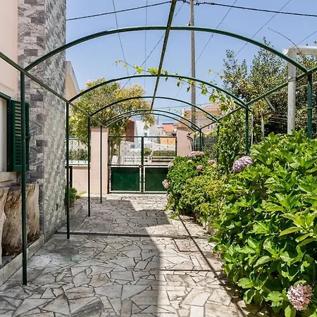 Guestready - Superb House With A Garden & Patio Casa de hóspedes Charneca (Setubal)