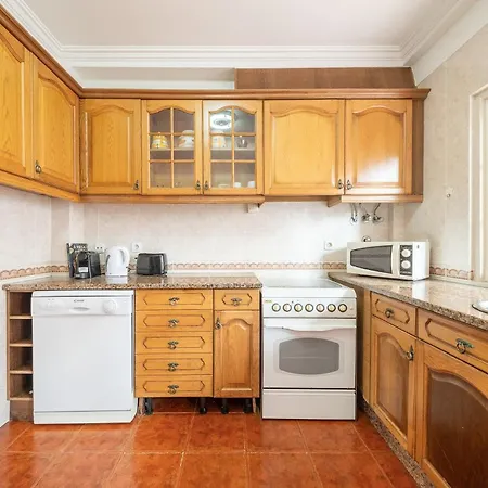 ゲストハウス Guestready - Superb House With A Garden & Patio シャルネカ
