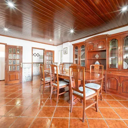 Guestready - Superb House With A Garden & Patio ゲストハウス シャルネカ