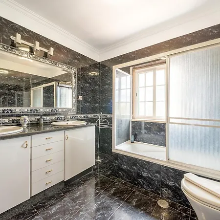 Guestready - Superb House With A Garden & Patio ゲストハウス 3*