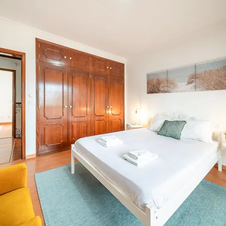 Affittacamere Guestready - Superb House With A Garden & Patio