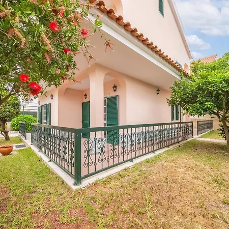 Affittacamere Guestready - Superb House With A Garden & Patio 3*