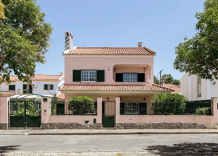 بيت ضيافة Guestready - Superb House With A Garden & Patio 4*